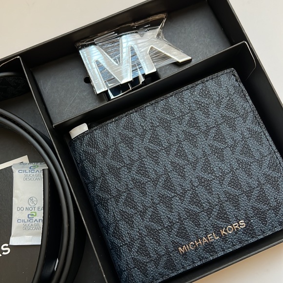 Logo Belt and Billfold Wallet Set - Picture 3 of 5